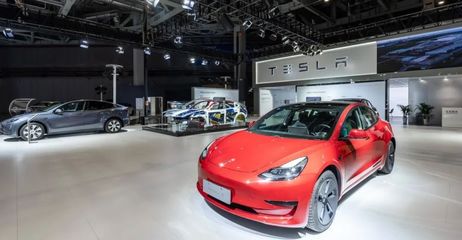 進博的熱度上海的溫度 | 拆解版特斯拉亮相，上海超級工廠“搬”上展臺，數據與網絡服務成焦點